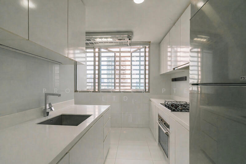 Riviera 38 Condominium For Sale at S$ 2,100,000 | PropertyGuru Singapore - Kitchen