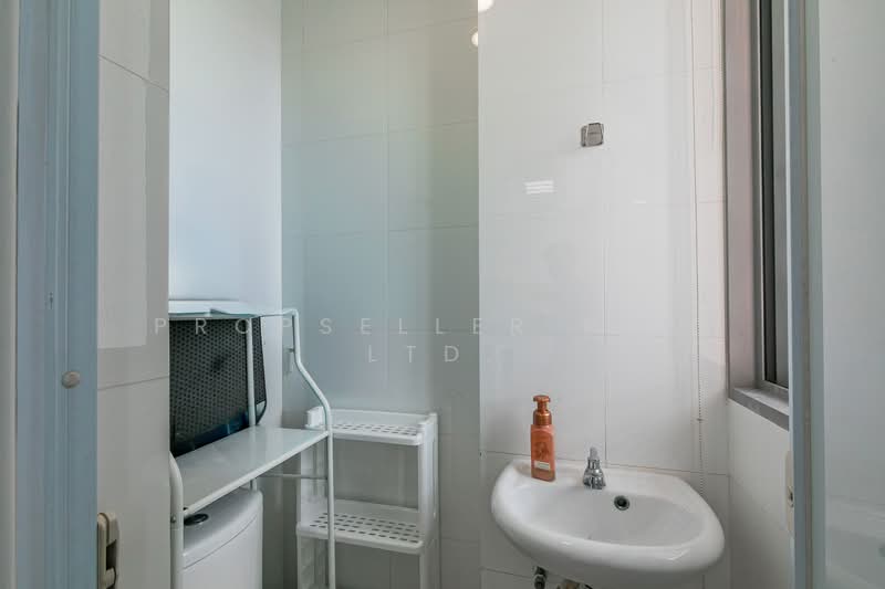 Riviera 38 Condominium For Sale at S$ 2,100,000 | PropertyGuru Singapore - Bathroom