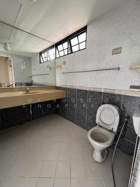 18 yunnan walk 2, , Room Rental, 382 sqft, Terraced House For Rent, by Xiao Dong, 500054781 - Bathroom - PropertyGuru.com.sg