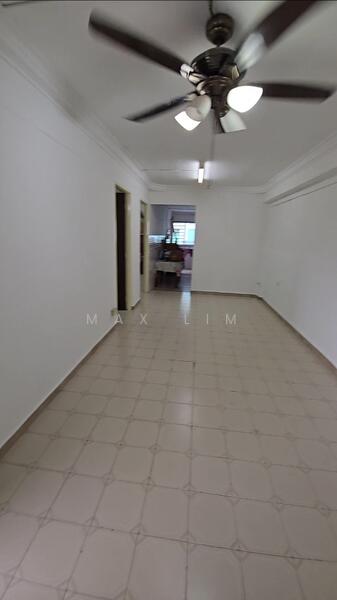 101 Woodlands Street 13 HDB Flat For Sale at S$ 450,000 | PropertyGuru Singapore - Living Room