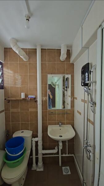 101 Woodlands Street 13 HDB Flat For Sale at S$ 450,000 | PropertyGuru Singapore - Bathroom