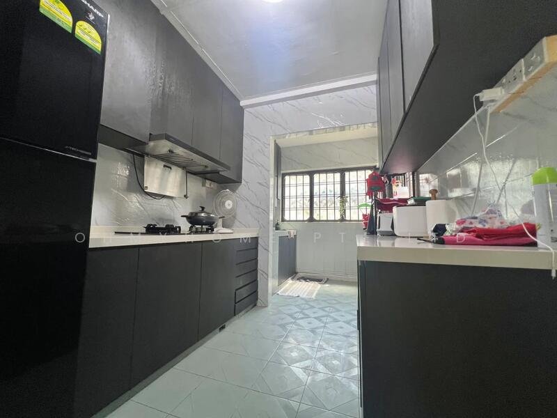 329 Sembawang Close HDB Flat For Sale at S$ 630,000 | PropertyGuru Singapore - Kitchen