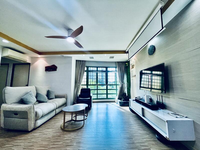 686C Woodlands Drive 73 HDB Flat For Sale at S$ 590,000 | PropertyGuru Singapore - Living Room