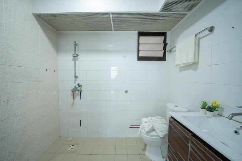 817A Keat Hong Link HDB Flat For Sale at S$ 638,000 | PropertyGuru Singapore - Bathroom