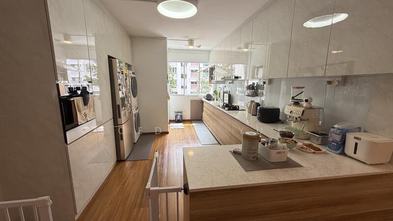 486 Pasir Ris Drive 4 HDB Flat For Sale at S$ 700,000 | PropertyGuru Singapore - Kitchen