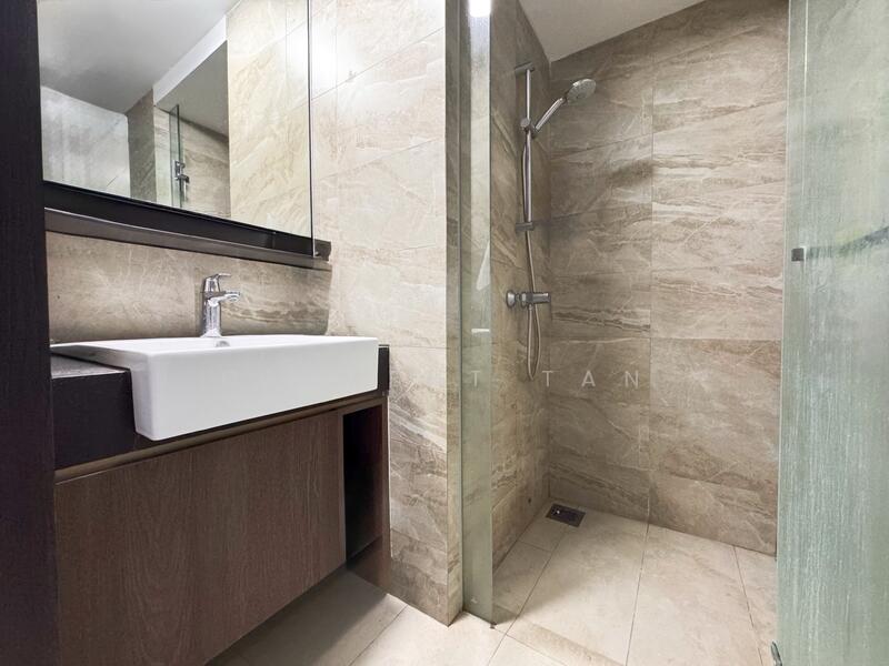 Riverfront Residences Condominium For Sale at S$ 1,900,000 | PropertyGuru Singapore - Common Bathroom  