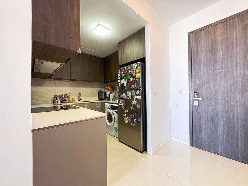 Riverfront Residences Condominium For Sale at S$ 1,900,000 | PropertyGuru Singapore - Kitchen 