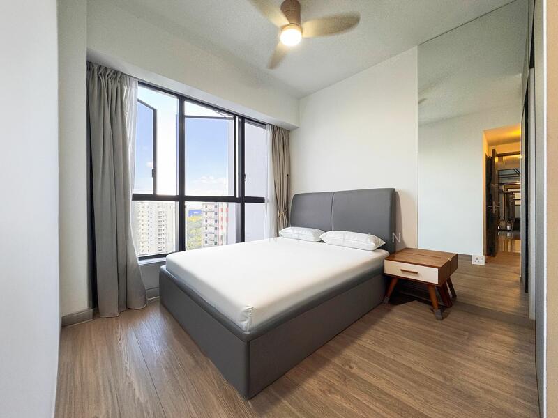 Riverfront Residences Condominium For Sale at S$ 1,900,000 | PropertyGuru Singapore - Master Bedroom 