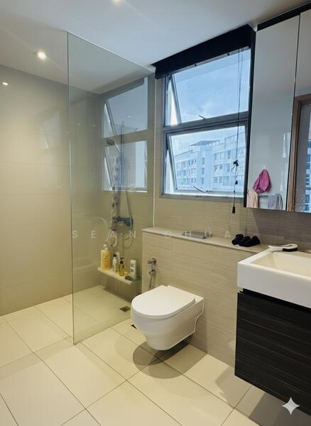 Prive Executive Condominium For Sale at S$ 1,968,000 | PropertyGuru Singapore - Master Bathroom (1) 