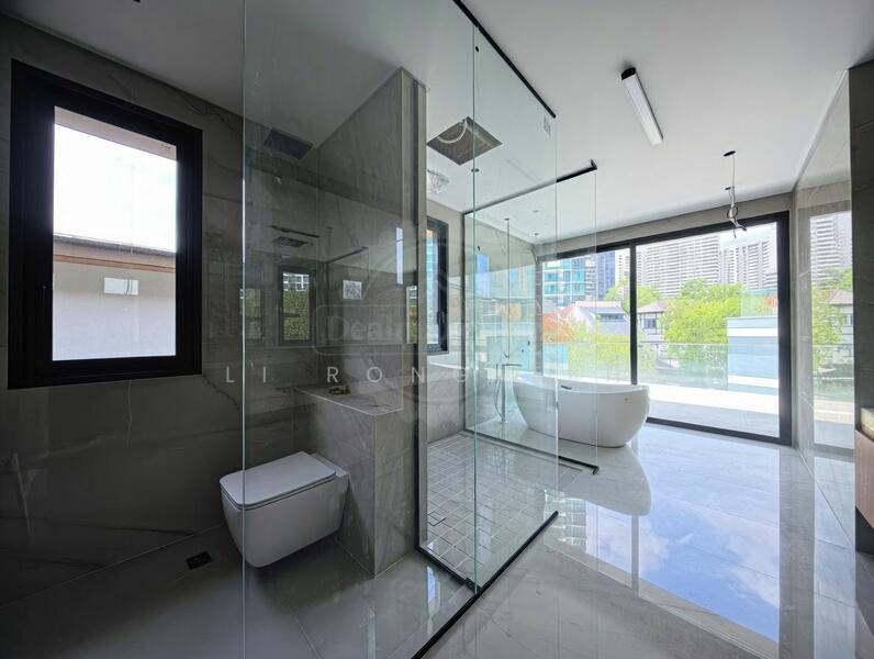 ❤️ MODERN LUXURY! HOLLAND GROVE BRAND NEW SEMI D! Semi-Detached House For Sale at S$ 14,880,000 | PropertyGuru Singapore - Bathroom