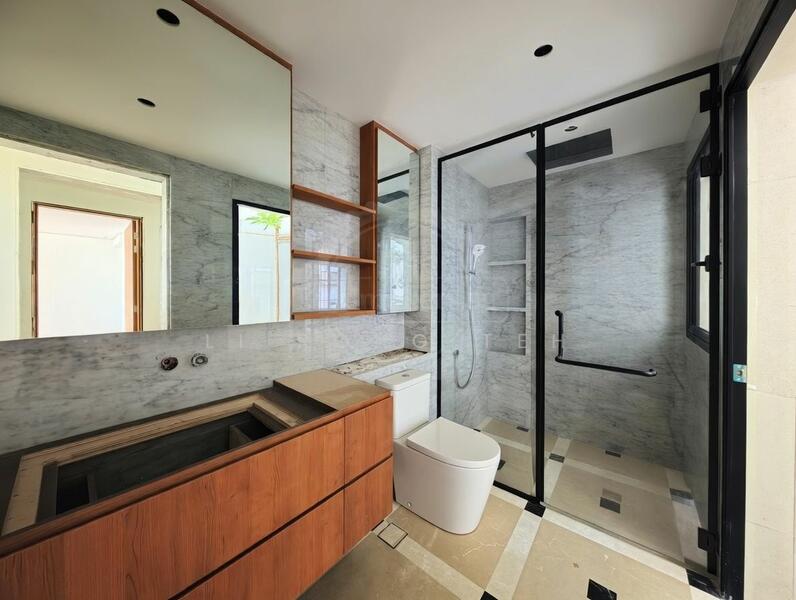 ❤️ MODERN LUXURY! HOLLAND GROVE BRAND NEW SEMI D! Semi-Detached House For Sale at S$ 14,880,000 | PropertyGuru Singapore - Bathroom