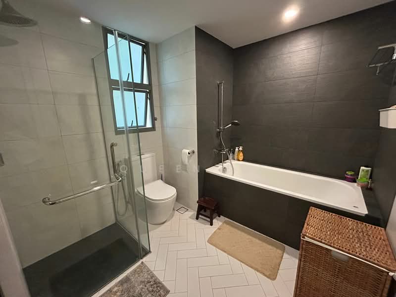 Aspen Heights, 261 River Valley Road, 4 Bedrooms, 1,583 sqft, Condominium For Rent, by Queen Sie, 500054902 - Master Bathroom - PropertyGuru.com.sg