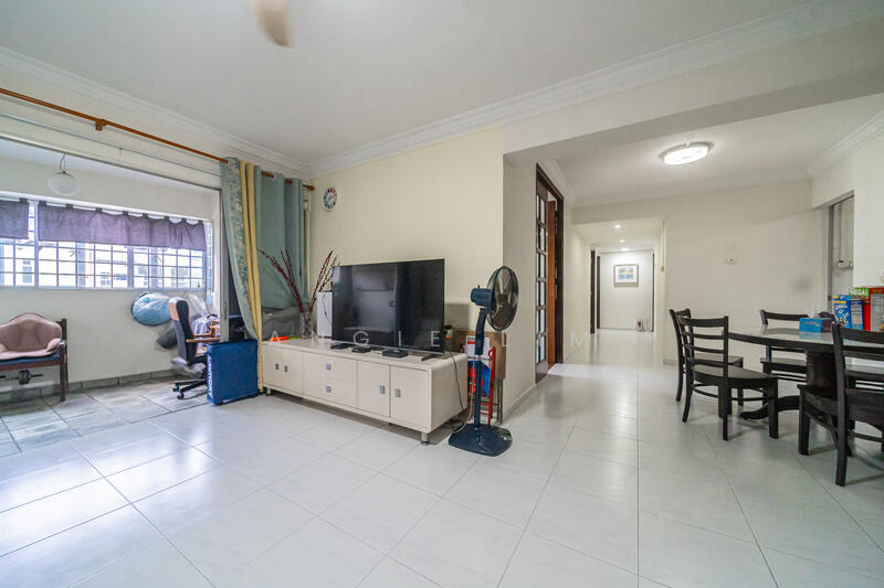 357 Woodlands Avenue 5 HDB Flat For Sale at S$ 930,000 | PropertyGuru Singapore - Living Room