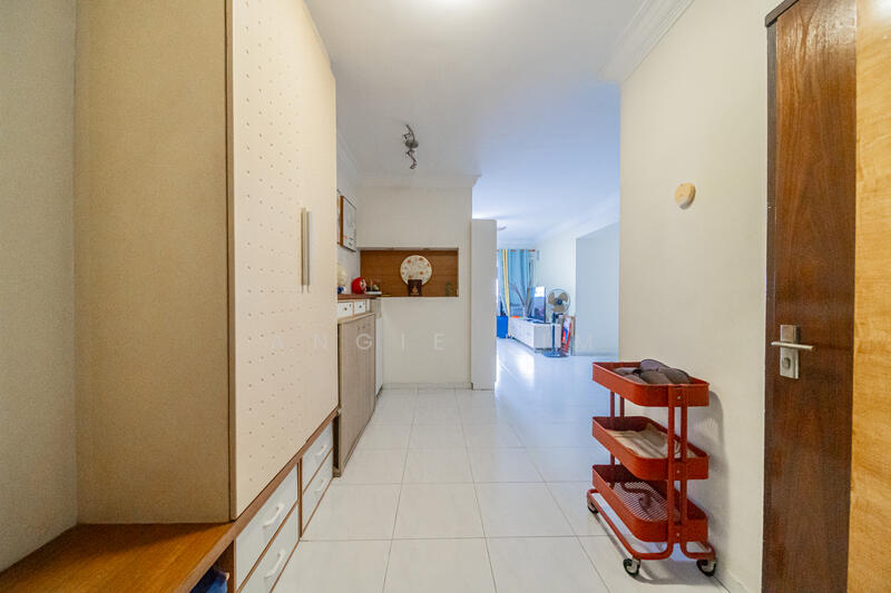 357 Woodlands Avenue 5 HDB Flat For Sale at S$ 930,000 | PropertyGuru Singapore - Corridor