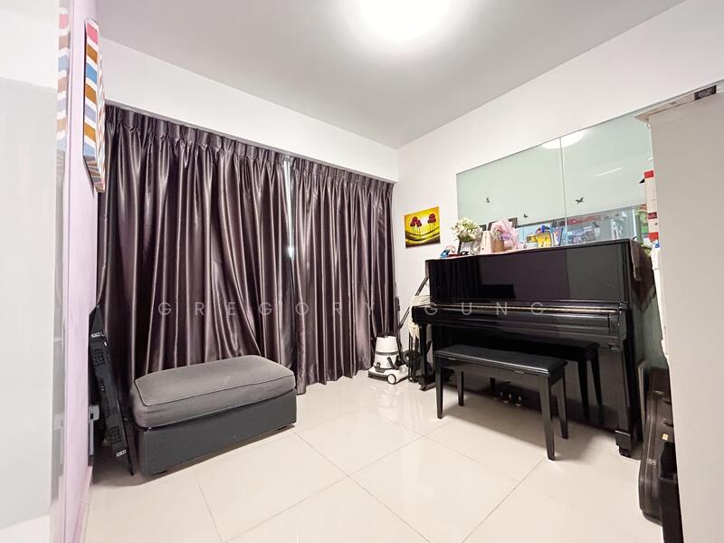 The Regency at Tiong Bahru, 38 Chay Yan Street, 3 Bedrooms, 1,281 sqft, Condominium For Rent, by Gregory Gung, 500054930 - Living Room - PropertyGuru.com.sg