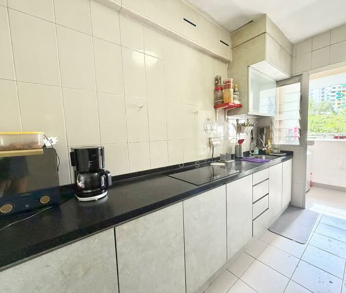 452A Sengkang West Way HDB Flat For Sale at S$ 550,000 | PropertyGuru Singapore - Kitchen