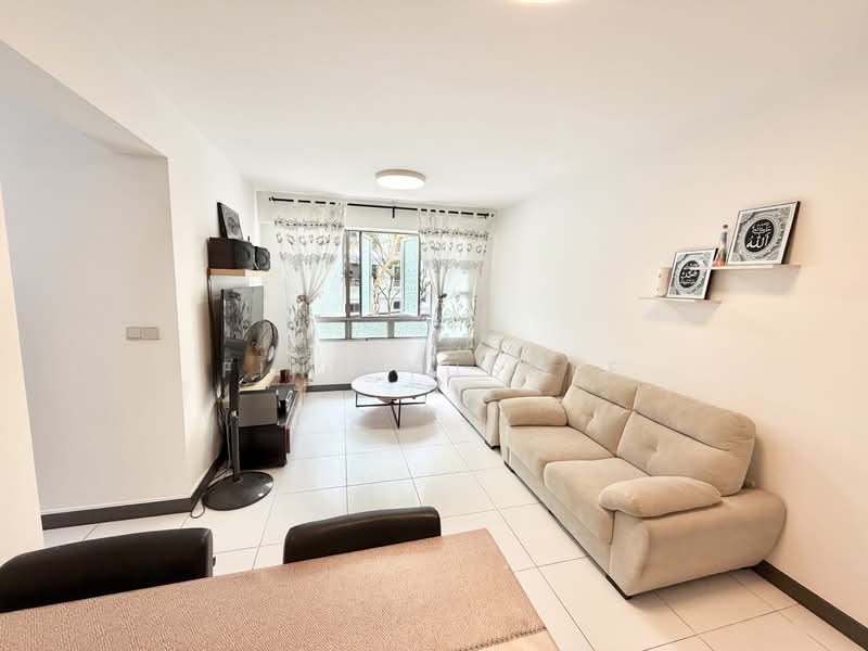 452A Sengkang West Way, 452A Sengkang West Way, 3 Bedrooms, 990 sqft, HDB Flat For Sale, by Finn Yusoff, 500054932 - Living Room - PropertyGuru.com.sg