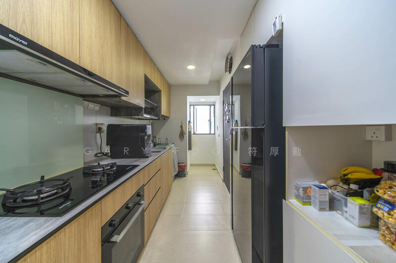 Waterfront Waves Condominium For Sale at S$ 1,580,000 | PropertyGuru Singapore - Kitchen