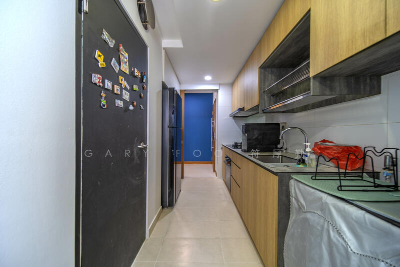 Waterfront Waves Condominium For Sale at S$ 1,580,000 | PropertyGuru Singapore - Kitchen