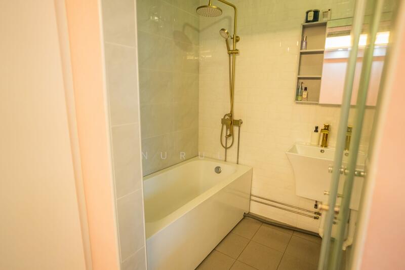 788 Choa Chu Kang North 6 HDB Flat For Sale at S$ 750,000 | PropertyGuru Singapore - Bathroom