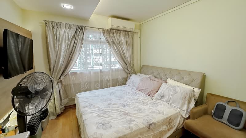 245 Pasir Ris Street 21 HDB Flat For Sale at S$ 1,050,000 | PropertyGuru Singapore - Master Bedroom