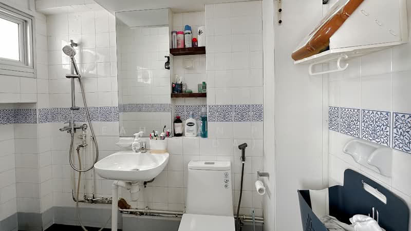245 Pasir Ris Street 21 HDB Flat For Sale at S$ 1,050,000 | PropertyGuru Singapore - Bathroom