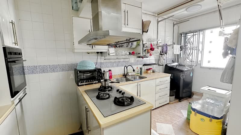 245 Pasir Ris Street 21 HDB Flat For Sale at S$ 1,050,000 | PropertyGuru Singapore - Kitchen