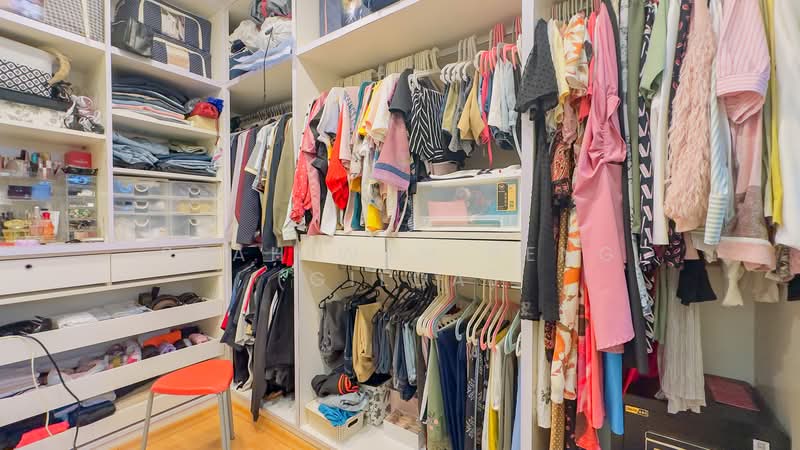 245 Pasir Ris Street 21, 245 Pasir Ris Street 21, 3 Bedrooms, 1,593 sqft, HDB Flat For Sale, by Seah Wan Peng (Gilda), 500054958 - Walk-in Wardrobe - PropertyGuru.com.sg