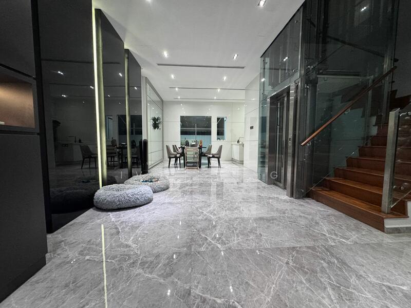 ⭐️⭐️LANDED7772@ Renovated! $4.xM Freehold Terrace with 4 Ensuite Bedrooms + Lift Terraced House For Sale at S$ 4,500,000 | PropertyGuru Singapore - Interior