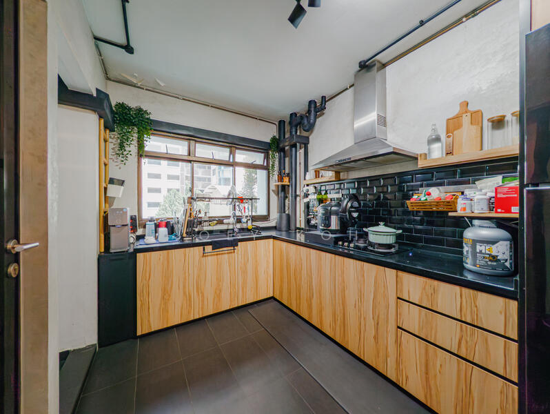 346 Kang Ching Road HDB Flat For Sale at S$ 609,000 | PropertyGuru Singapore - Kitchen