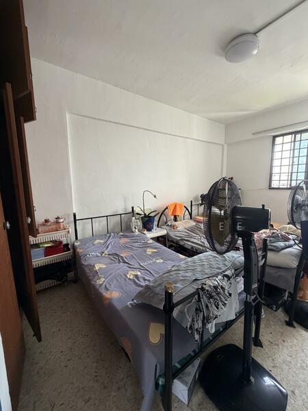 179 Ang Mo Kio Avenue 5 HDB Flat For Sale at S$ 580,000 | PropertyGuru Singapore - Bedroom