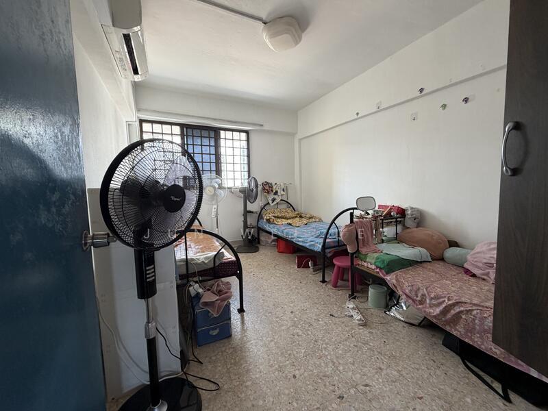 179 Ang Mo Kio Avenue 5 HDB Flat For Sale at S$ 580,000 | PropertyGuru Singapore - Bedroom