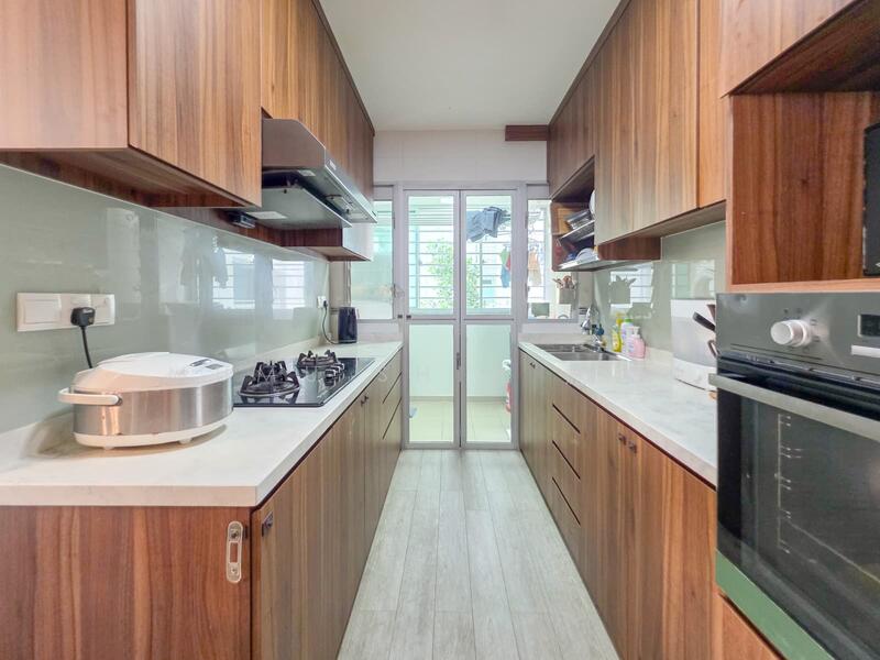92B Telok Blangah Street 31 HDB Flat For Sale at S$ 950,000 | PropertyGuru Singapore - Kitchen