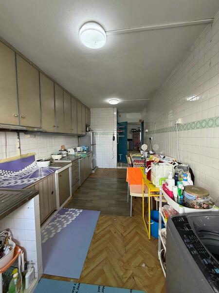 179 Ang Mo Kio Avenue 5 HDB Flat For Sale at S$ 580,000 | PropertyGuru Singapore - Kitchen