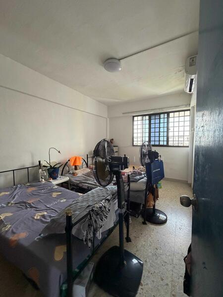 179 Ang Mo Kio Avenue 5 HDB Flat For Sale at S$ 580,000 | PropertyGuru Singapore - Bedroom