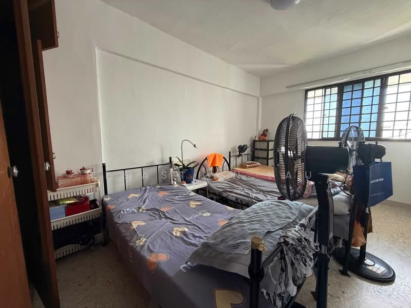 179 Ang Mo Kio Avenue 5 HDB Flat For Sale at S$ 580,000 | PropertyGuru Singapore - Bedroom