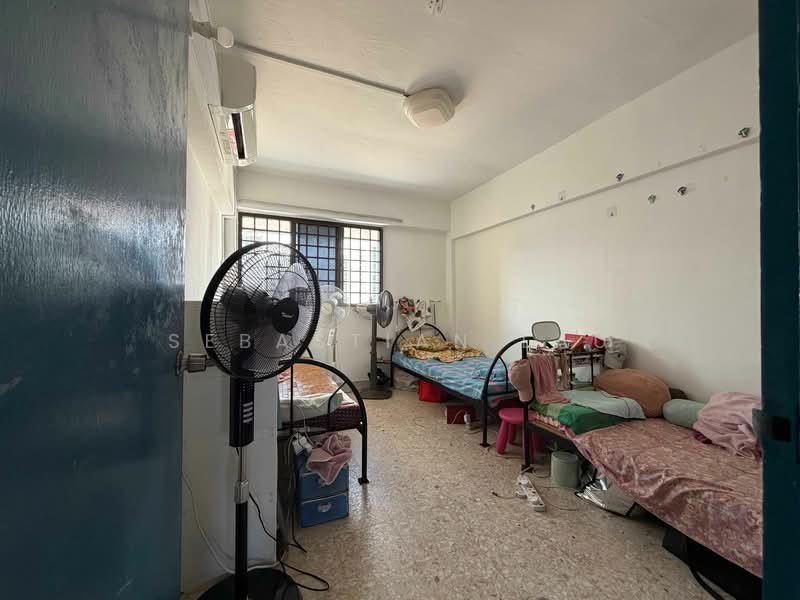 179 Ang Mo Kio Avenue 5 HDB Flat For Sale at S$ 580,000 | PropertyGuru Singapore - Bedroom