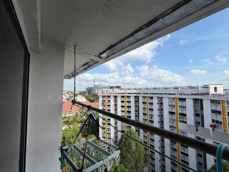 179 Ang Mo Kio Avenue 5 HDB Flat For Sale at S$ 580,000 | PropertyGuru Singapore - Balcony