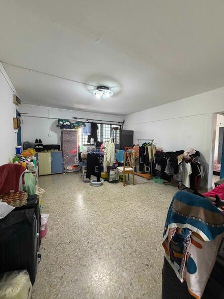 179 Ang Mo Kio Avenue 5 HDB Flat For Sale at S$ 580,000 | PropertyGuru Singapore - Living Room