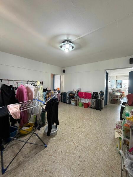 179 Ang Mo Kio Avenue 5 HDB Flat For Sale at S$ 580,000 | PropertyGuru Singapore - Living Room