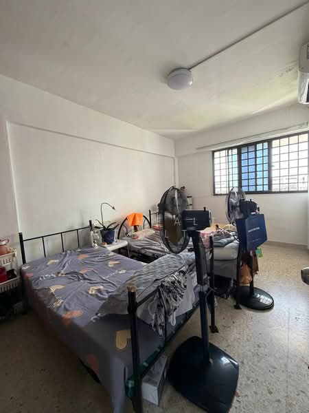 179 Ang Mo Kio Avenue 5 HDB Flat For Sale at S$ 580,000 | PropertyGuru Singapore - Bedroom