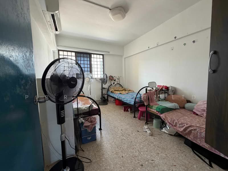 179 Ang Mo Kio Avenue 5 HDB Flat For Sale at S$ 580,000 | PropertyGuru Singapore - Bedroom