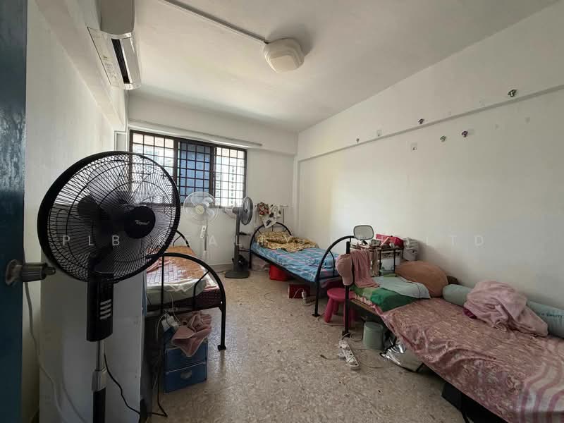 179 Ang Mo Kio Avenue 5 HDB Flat For Sale at S$ 580,000 | PropertyGuru Singapore - Bedroom