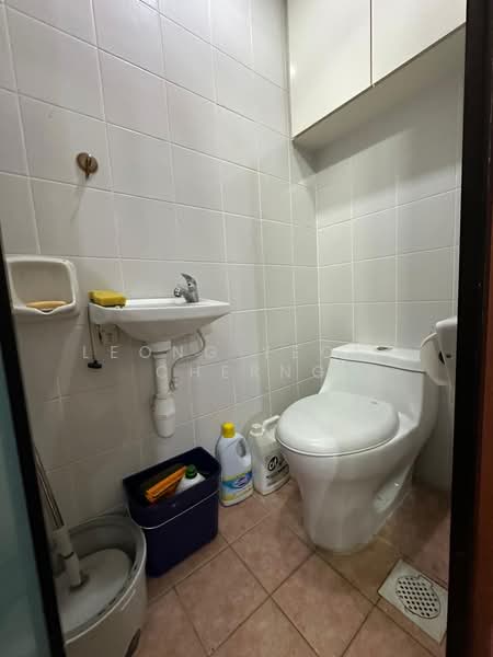 Rivervale Crest Condominium For Sale at S$ 1,480,000 | PropertyGuru Singapore - Bathroom