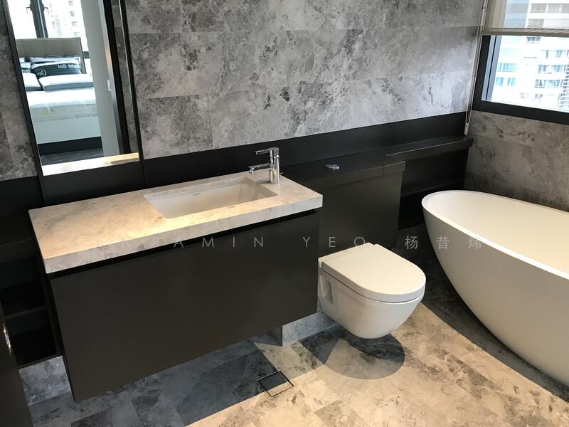 OUE Twin Peaks, 33 Leonie Hill Road, 2 Bedrooms, 1,055 sqft, Condominium For Rent, by Benjamin Yeo 杨昔炜, 500055005 - Bathroom - PropertyGuru.com.sg