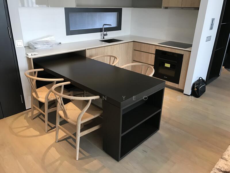 OUE Twin Peaks, 33 Leonie Hill Road, 2 Bedrooms, 1,055 sqft, Condominium For Rent, by Benjamin Yeo 杨昔炜, 500055005 - Kitchen - PropertyGuru.com.sg