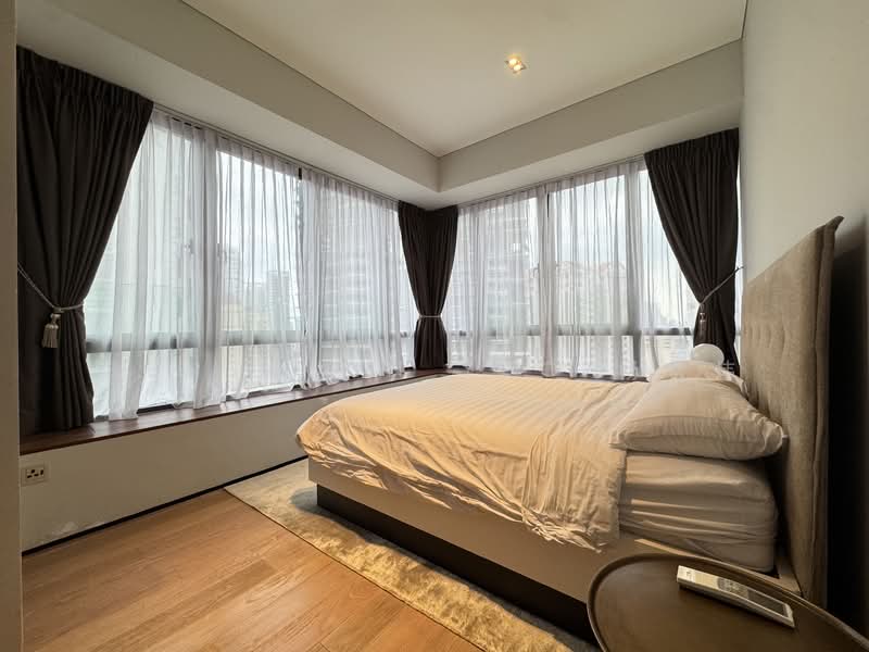 OUE Twin Peaks, 33 Leonie Hill Road, 2 Bedrooms, 1,055 sqft, Condominium For Rent, by Benjamin Yeo 杨昔炜, 500055005 - Bedroom - PropertyGuru.com.sg