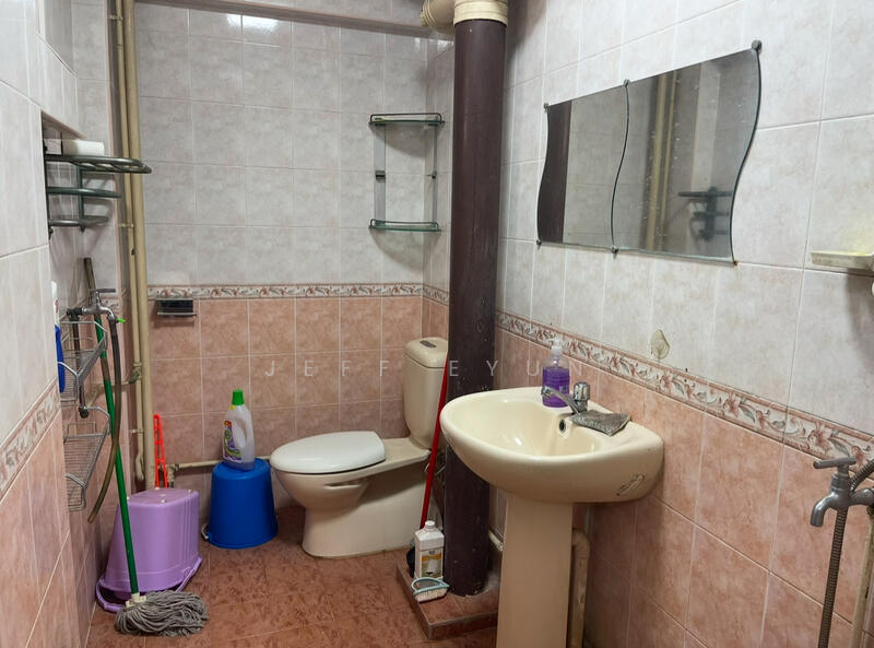 555 Jurong West Street 42, 555 Jurong West Street 42, Room Rental, 200 sqft, HDB Flat For Rent, by Jeff Eyun, 500055009 - Bathroom - PropertyGuru.com.sg