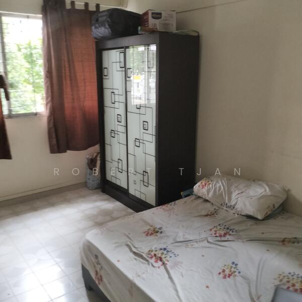 906 Tampines Avenue 4 HDB Flat For Sale at S$ 658,000 | PropertyGuru Singapore - Bedroom