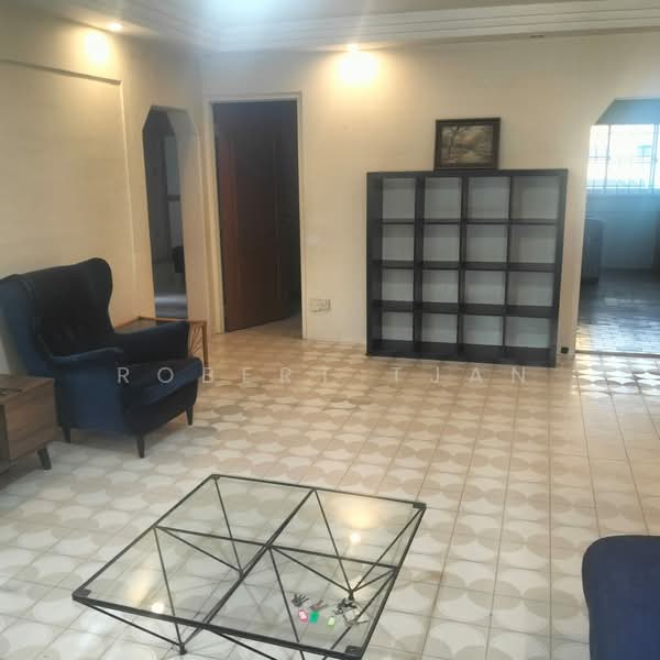 906 Tampines Avenue 4 HDB Flat For Sale at S$ 658,000 | PropertyGuru Singapore - Living Room